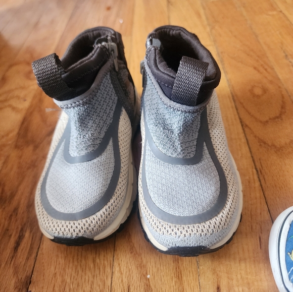 Vans - Picture 5 of 6